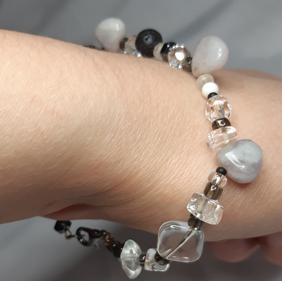 Quartz, Lava Stone and African Purple Labradorite Beaded Bracelet - Picture 2 of 5